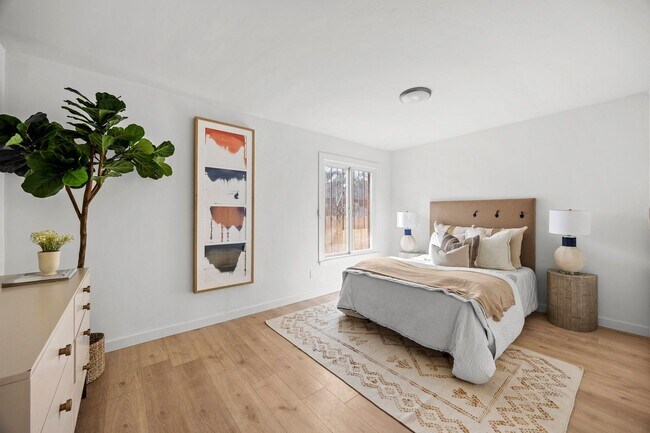 Building Photo - 1510 W 52nd St