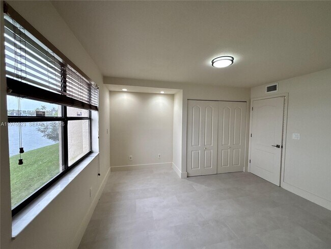 Building Photo - 605 Ives Dairy Rd