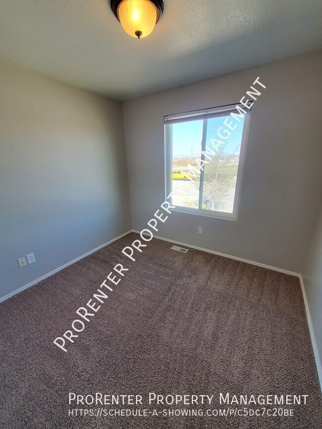 Building Photo - 4252 S Midland Dr