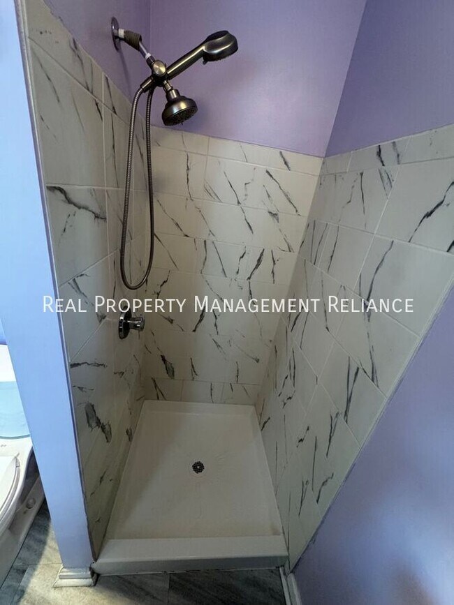 Building Photo - 98 Eustis St