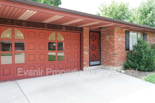 Building Photo - 3160 Honeysuckle Dr