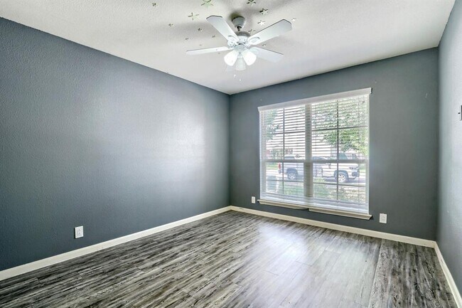 Building Photo - 12307 Waterford Run Way