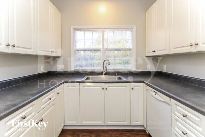 Building Photo - 2808 Lake Hill Ct