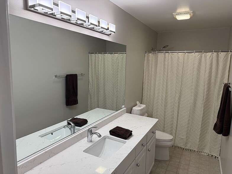 Building Photo - 667 Indian Ridge Dr