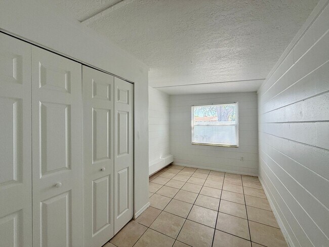 Building Photo - Four Bedroom Bradenton Rental - Large Yard