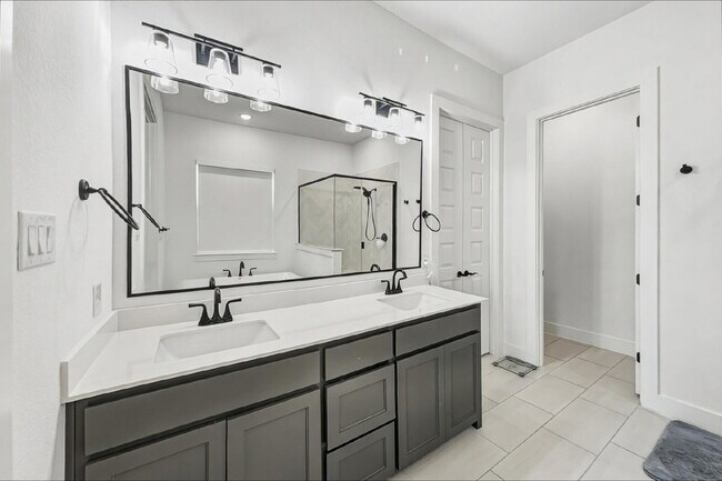 Building Photo - Luxury 4-bedroom, 3-bathroom home with an office and media room in Aledo!