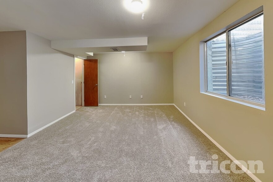 Building Photo - 9061 Renoir Dr