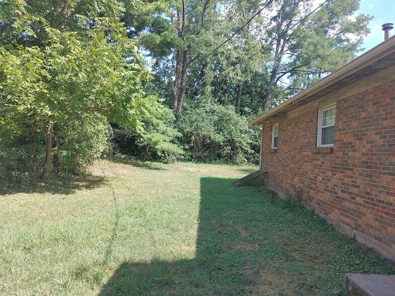 Building Photo - 361 Redding Rd