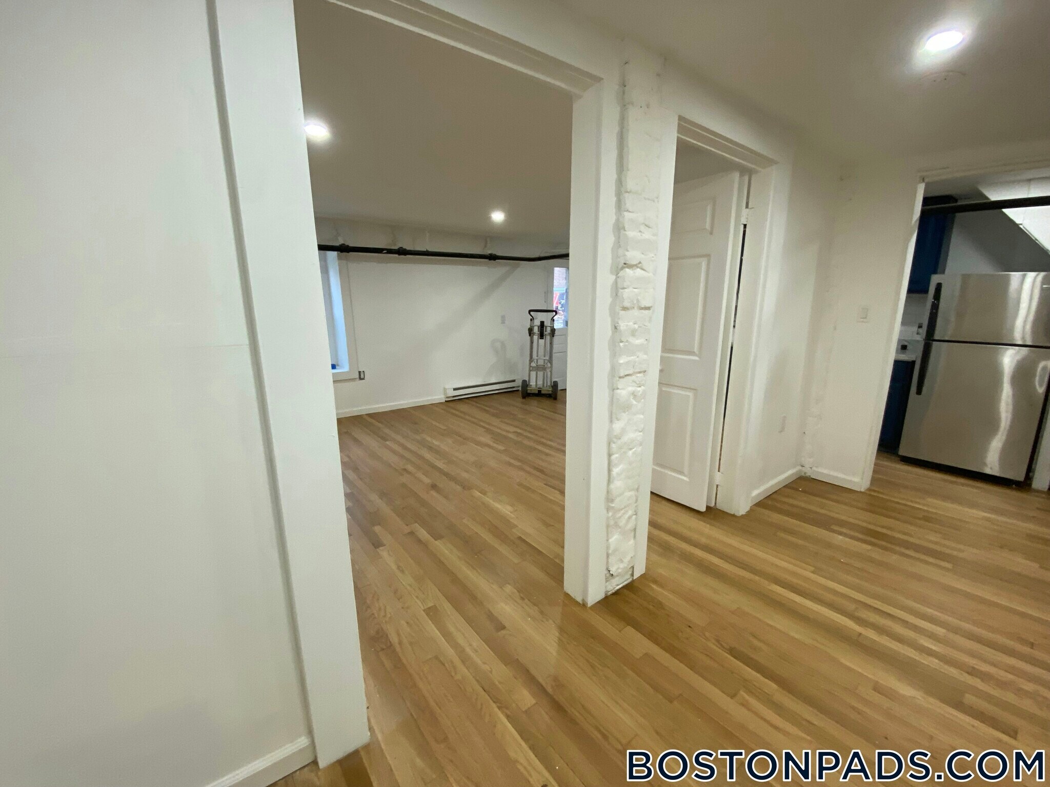 Building Photo - 686 Parker St