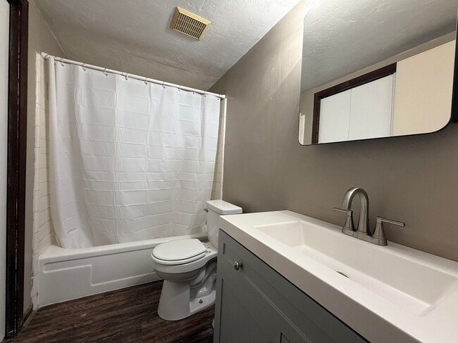 Building Photo - 1411 Lazy Brook