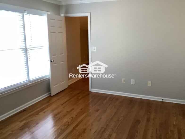 Building Photo - 7257 Village Crk