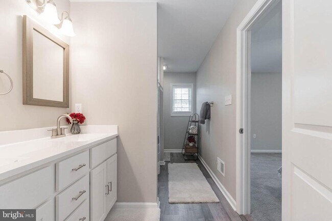 Building Photo - 342 Europa Way