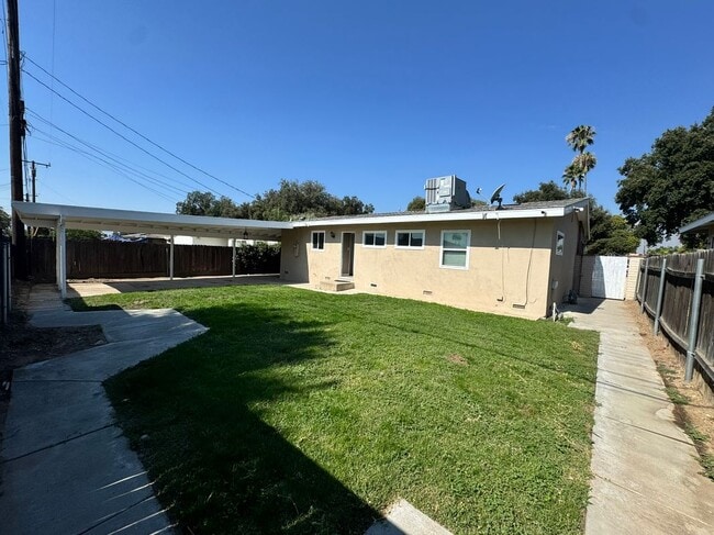 Building Photo - 3739 N Golden Ave