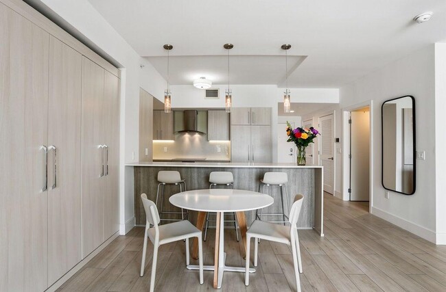 Building Photo - 111 SE 1st Ave