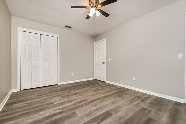 Building Photo - 3406 Westfield Dr