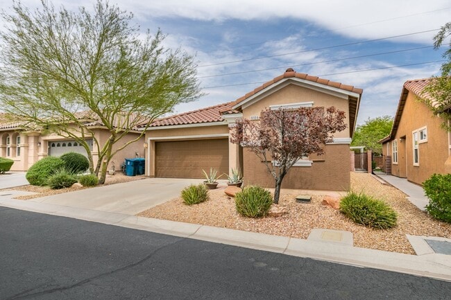 Building Photo - 3- Bedroom, 2- Bathroom home in Mountain's...
