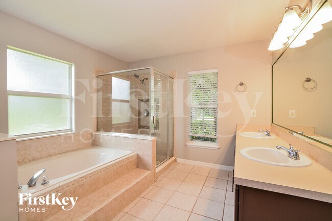 Building Photo - 13219 Lakewind Dr