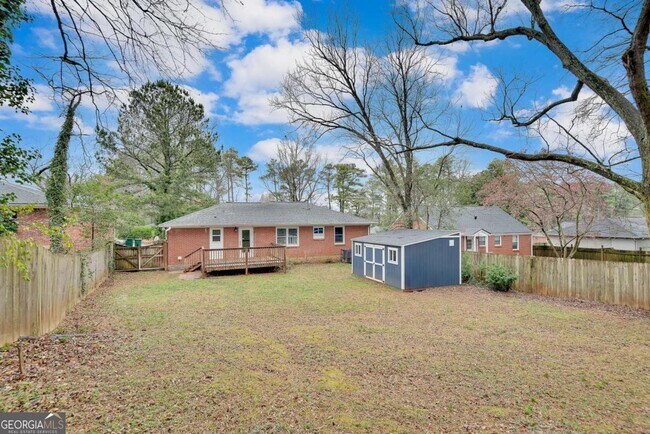 Building Photo - 2015 E Camellia Dr