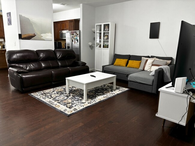 Building Photo - 5600 Moresby Ct