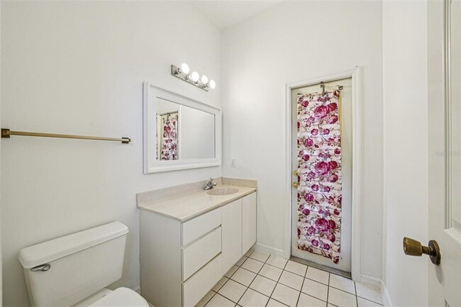 Building Photo - 918 Academy Dr