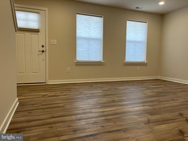 Building Photo - 40 Anderson Dr