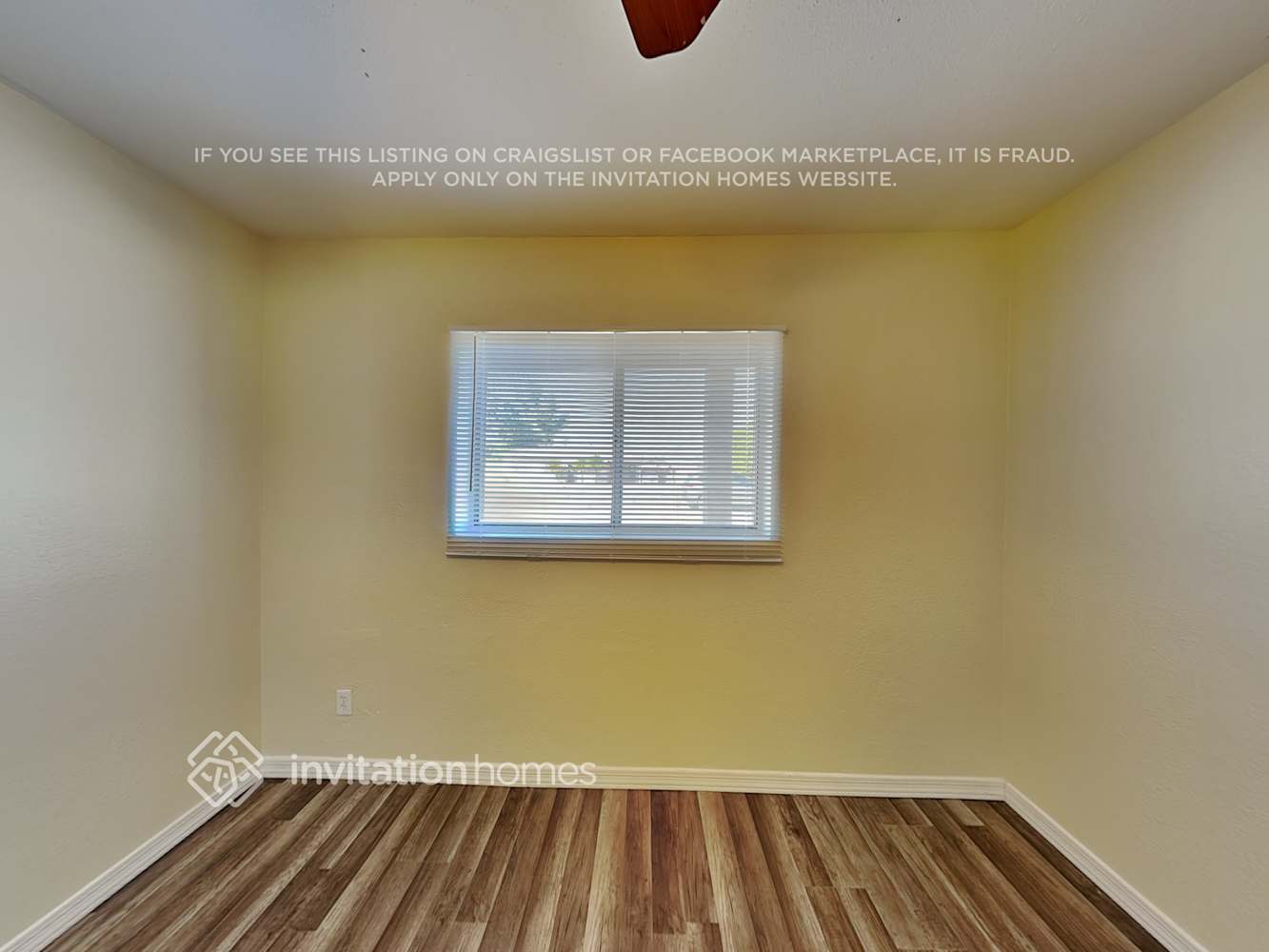 Building Photo - 3033 E Corrine Dr