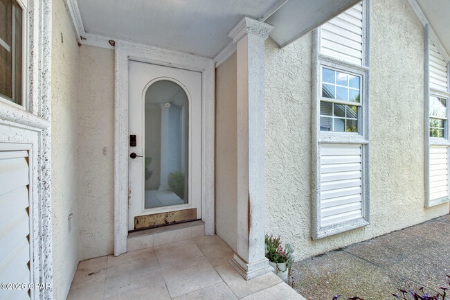 Building Photo - 1365 Capri Dr