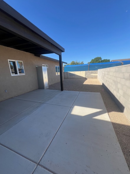 Building Photo - 124 S Avenue B