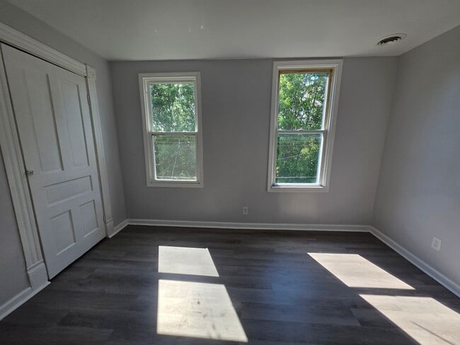 Building Photo - 1637 Rutherford Ave
