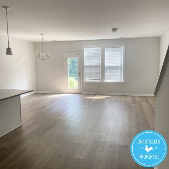Building Photo - 2022 Chipley Dr