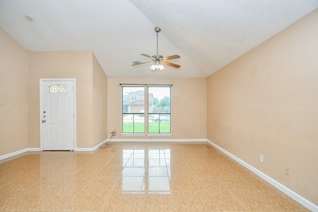 Building Photo - 11706 Spring Grove Dr