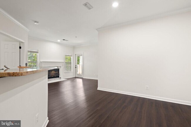 Building Photo - 1704 Lake Shore Crest Dr