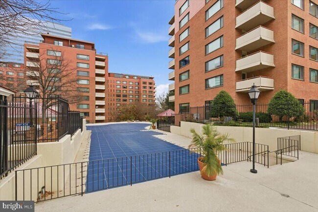 Building Photo - 1111 Arlington Blvd