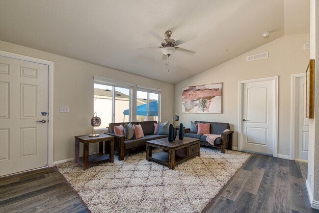 Building Photo - Remodeled Modern 3 Bed/2 Bath National City -MOVE IN PROMOTION!