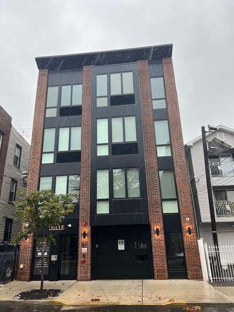 Building Photo - 67 Summer Ave