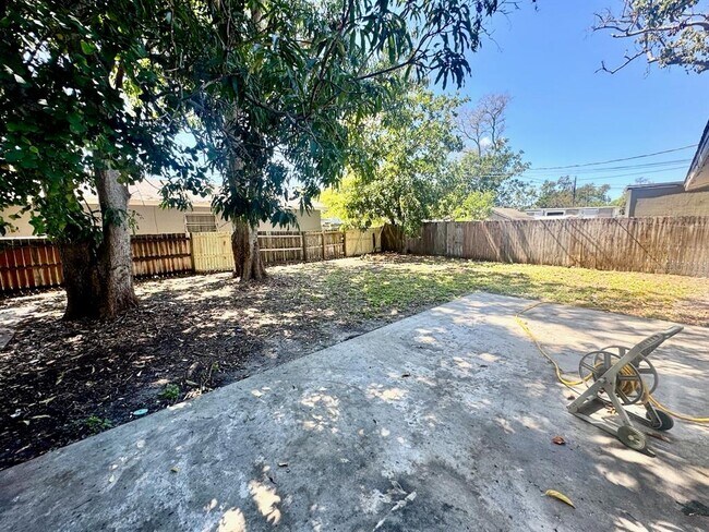 Building Photo - 3194 Green Acres Ave