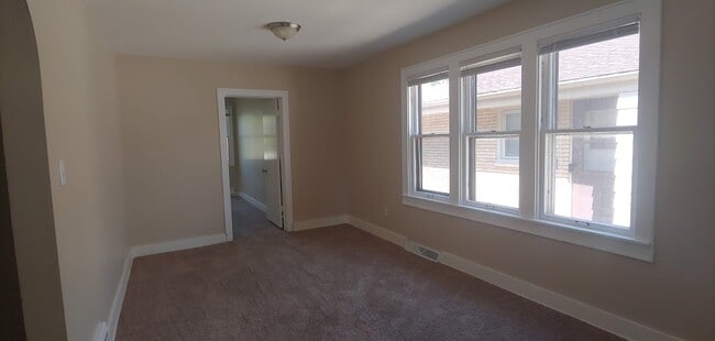 Building Photo - 2907 S 93rd St