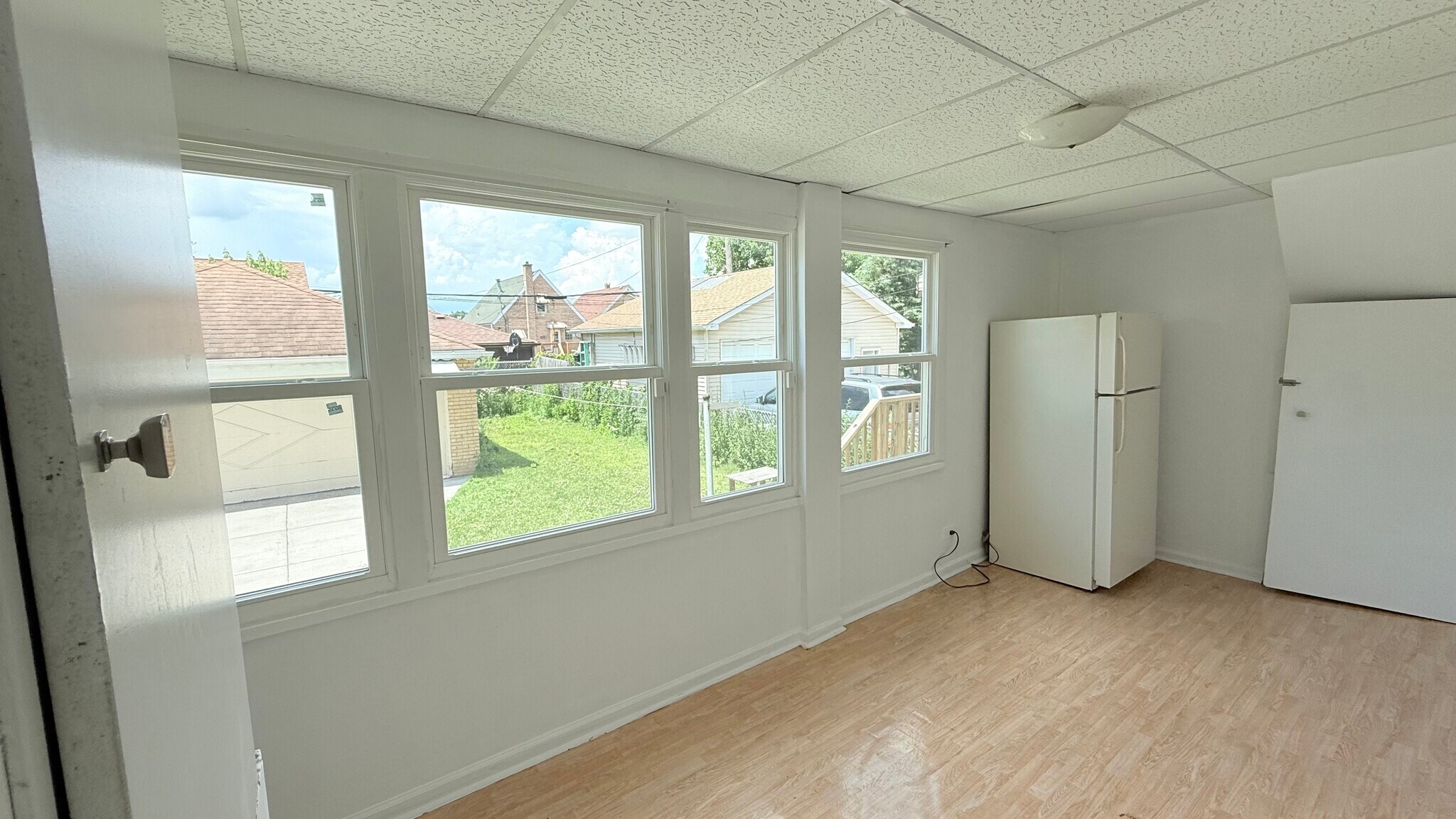 Building Photo - 3030 N Oleander Ave