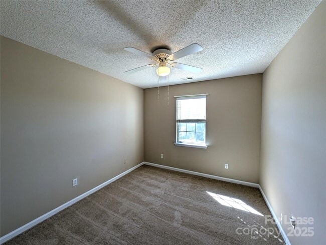 Building Photo - 144 W Walnut Ave