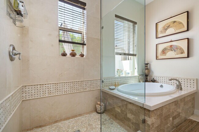 Building Photo - 53385 Avenida Mendoza