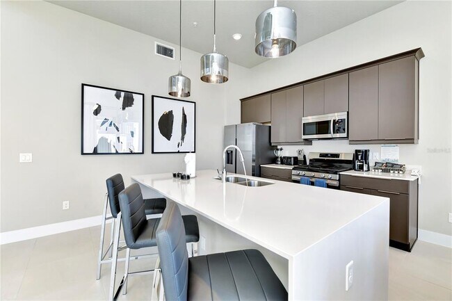 Building Photo - 7740 Sandy Ridge Dr
