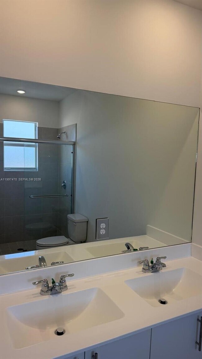 Building Photo - 1077 SE 2nd St