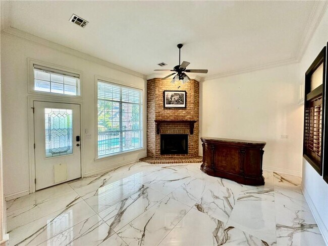 Building Photo - Prime Location 4 Bedroom 3 1/2 bath 2 garages!