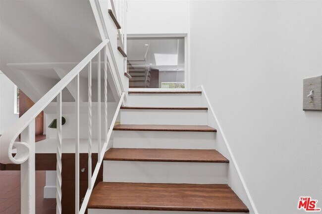 Building Photo - 444 S Windsor Blvd