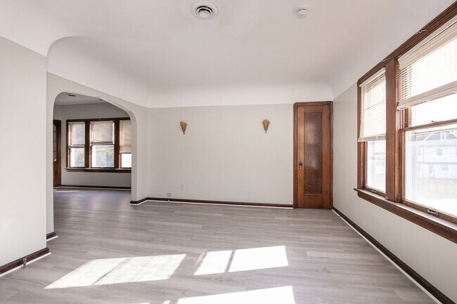 Building Photo - 4120 Trowbridge Ave