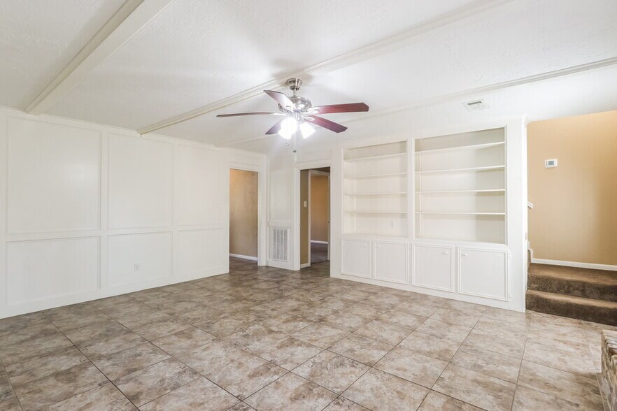 Building Photo - 6615 Seegers Trail Dr