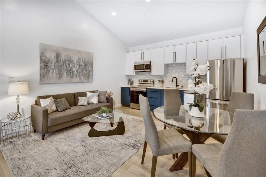 Kitchen Lounge - 3225 Hannah St