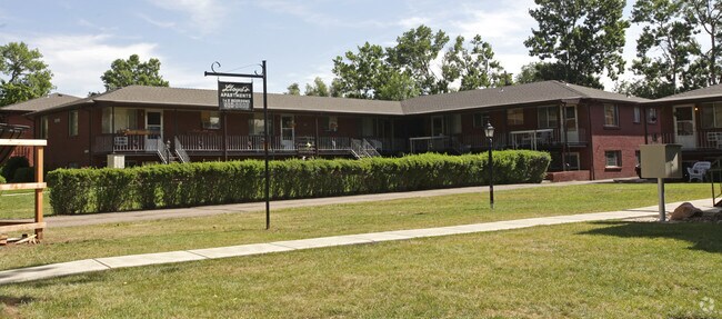 Lloyd's Apartments - 7250 - 7290 Newton St