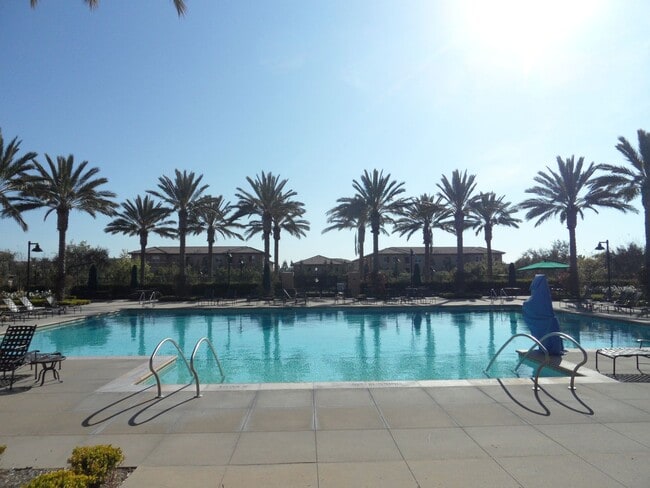 Building Photo - 4BR 3BA two-story condo with 2 Car Attached Garage