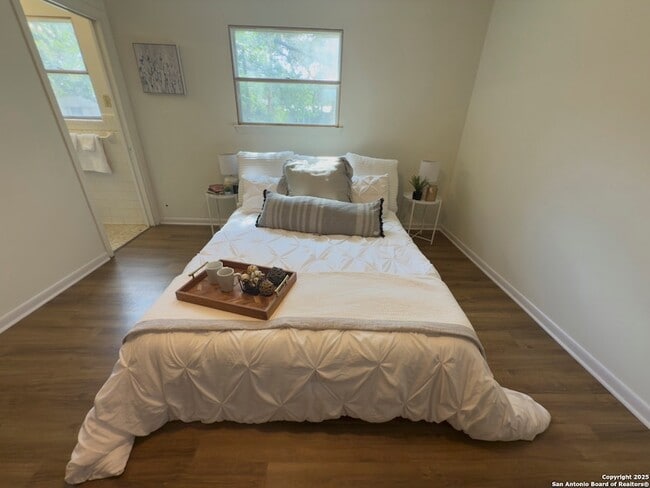 Building Photo - 11022 Dreamland Dr